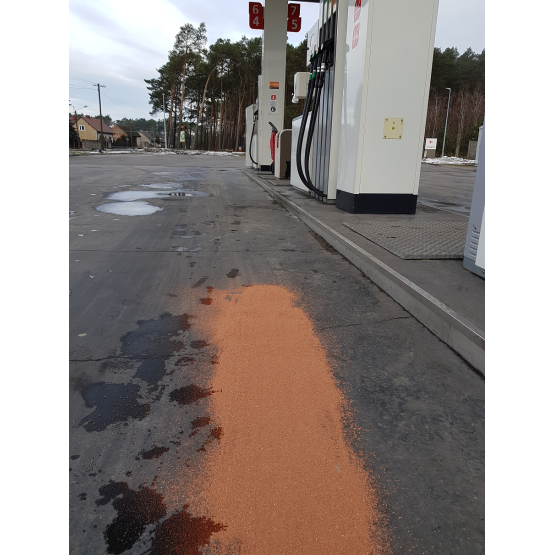 usuwanie wycieku paliwa na stacji paliw z wykorzystaniem sorbentu